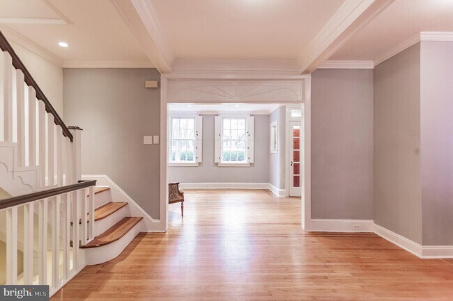 Building Photo - 323 Cypress St