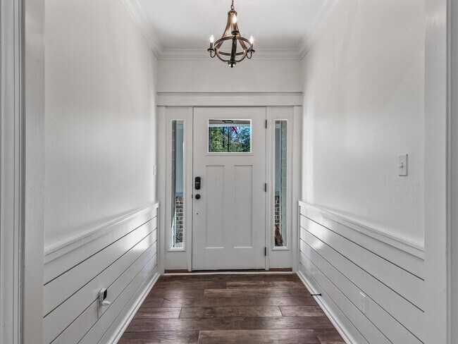 Building Photo - Private Home on 2 Acres Available Now!