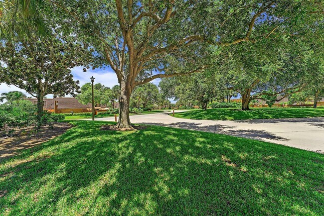 Building Photo - 1007 10th Ct