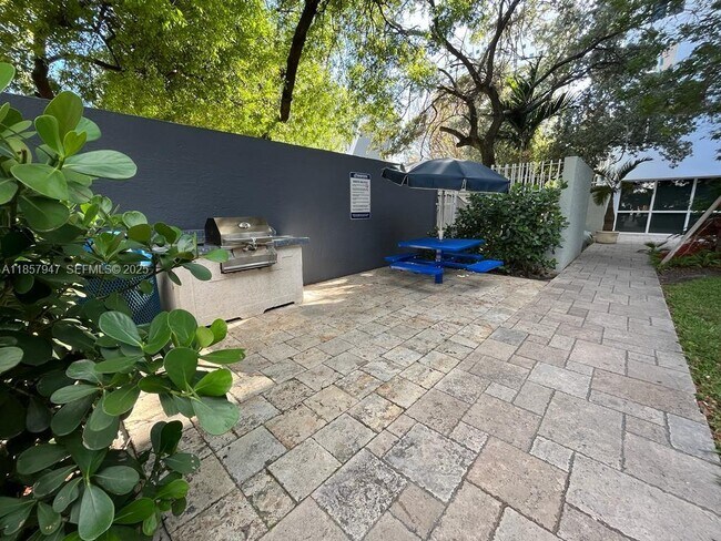 Building Photo - 800 N Miami Ave