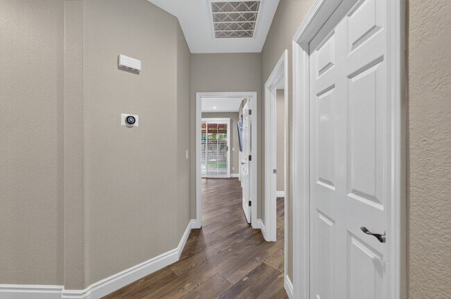 Building Photo - 1647 Gateway Dr