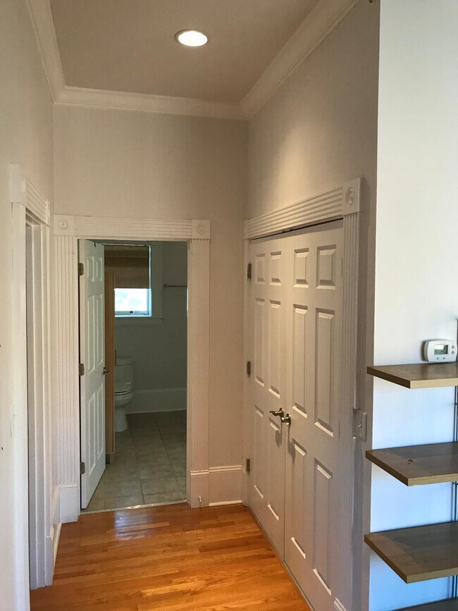 Building Photo - 380 S Upper St