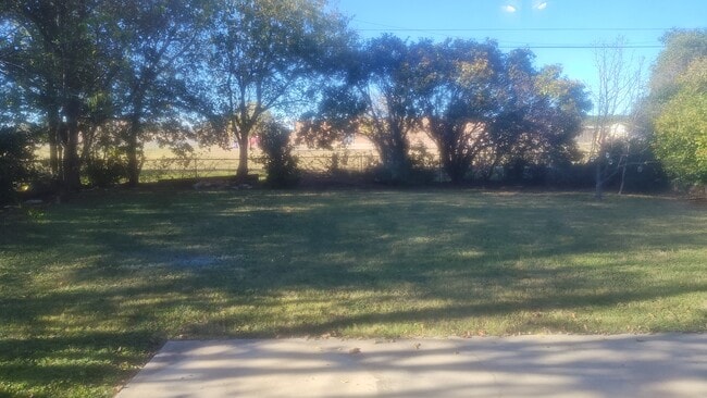 Building Photo - 1003 N 4th St