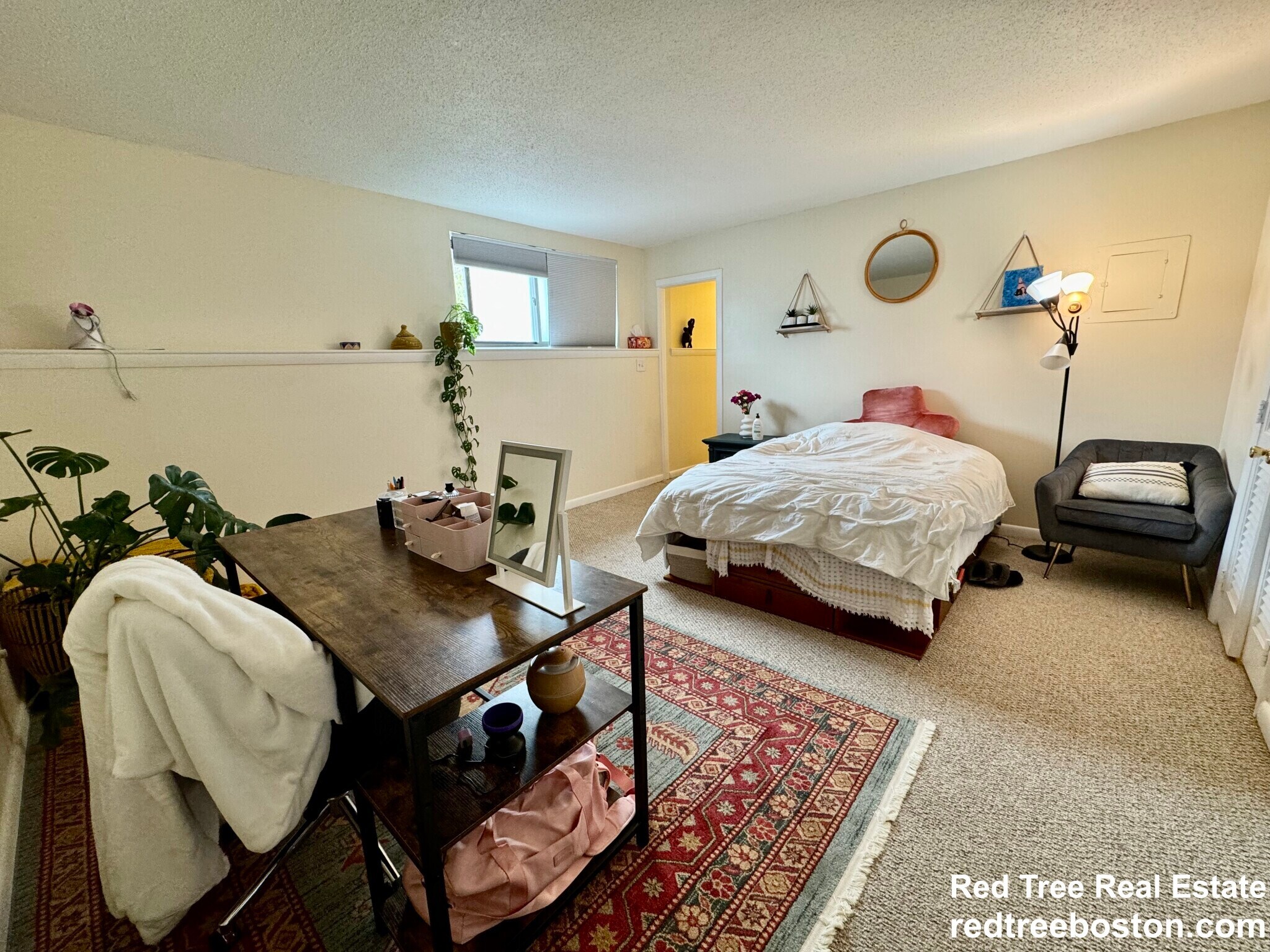 Building Photo - 172 River St