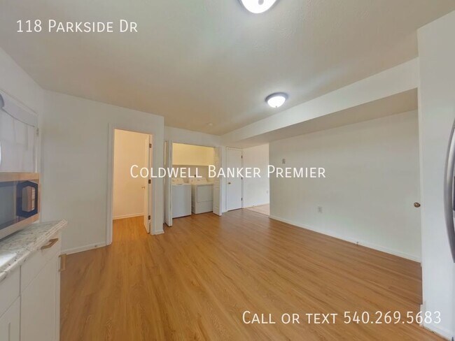 Building Photo - 118 Parkside Dr