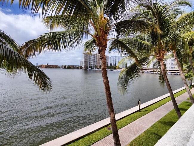 Building Photo - 17100 N Bay Rd