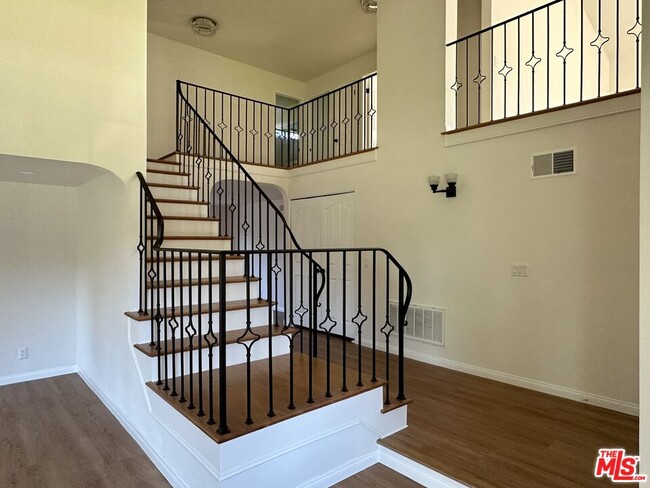 Building Photo - 26065 Redbluff Dr