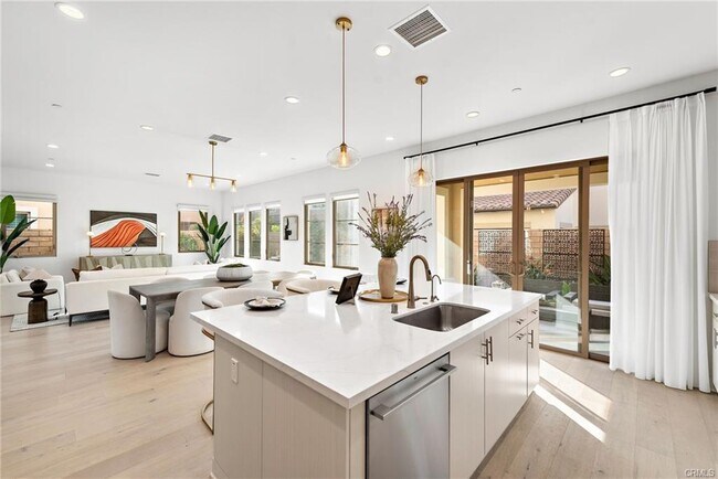 Building Photo - 215 Sutters Ml