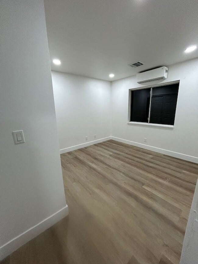 Building Photo - Beautiful Newly Renovated 1 Bedroom/1 Bathroom House
