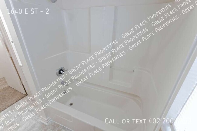 Building Photo - 1640 E ST-2