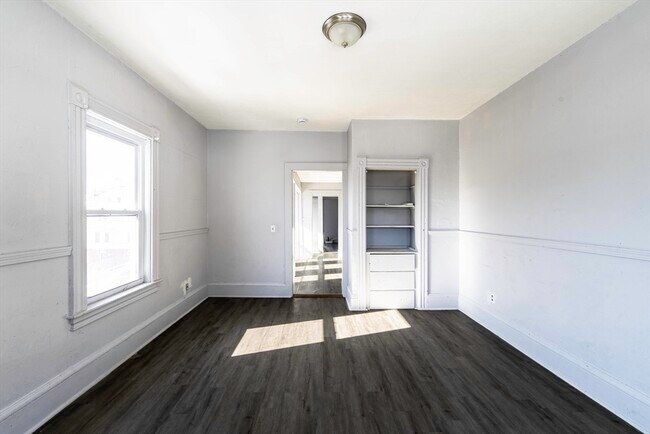 Building Photo - 30 Chestnut St