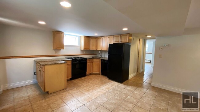 Building Photo - Astoria 2 bed apartment with all utilities...