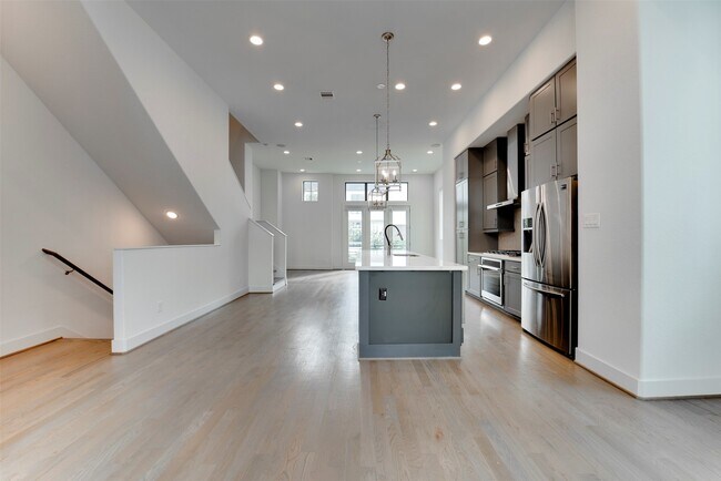 Building Photo - 2928 Lamar St