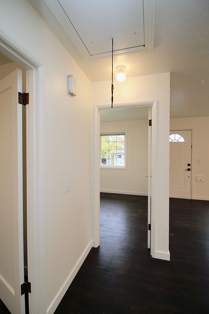 Building Photo - 5535-5535 SE 17th Ave