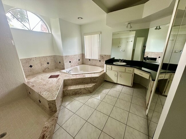 Building Photo - Huge 4/3 home in Lake Mary