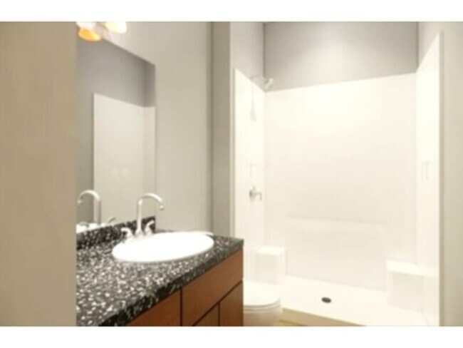 Building Photo - 7898 Pinehurst Dr