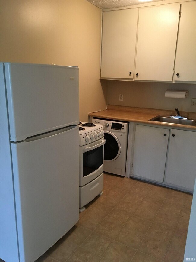 Building Photo - 501-C E Cottage Grove Ave