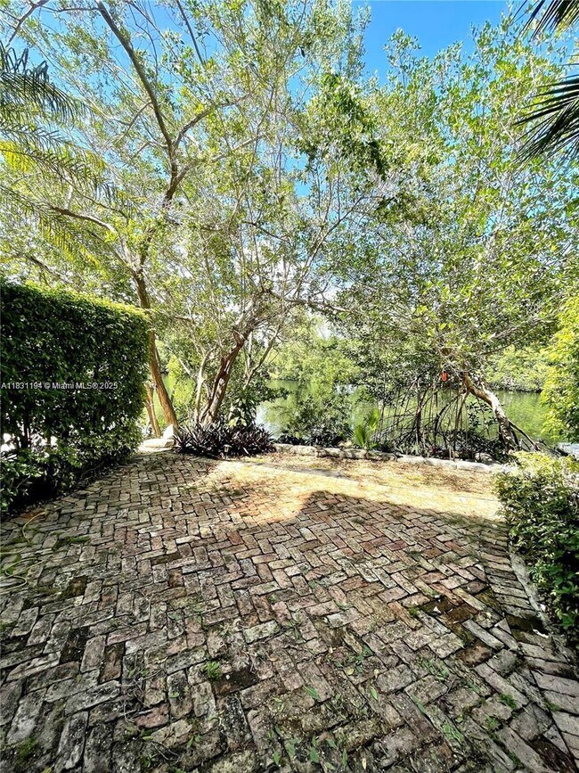 Building Photo - 6204 Paradise Point Dr
