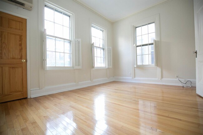 Building Photo - 1814 Spruce St