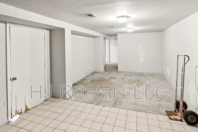 Building Photo - 1738 Bradshaw Dr