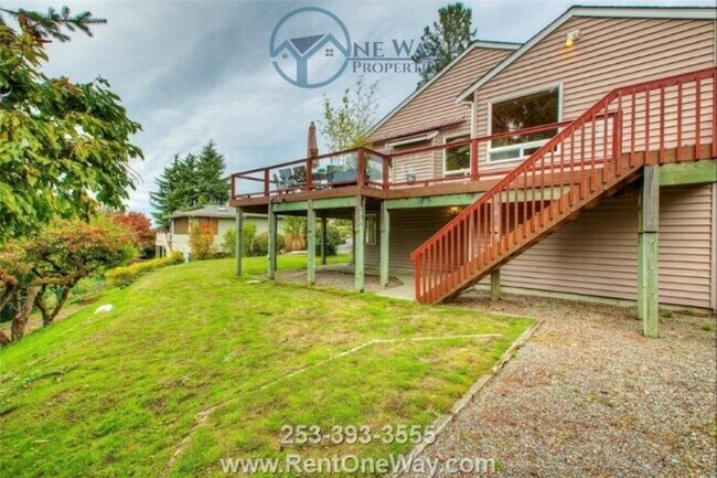 Building Photo - 3728 Olympic Blvd W