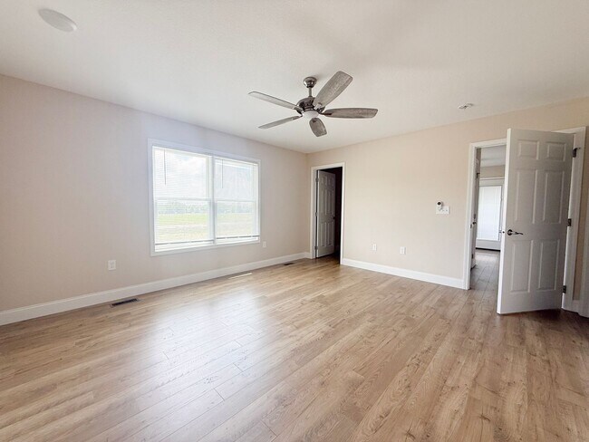 Building Photo - Bright & Spacious 3BR/2BA Home with 2-Car Garage Near I-40 in Crossville
