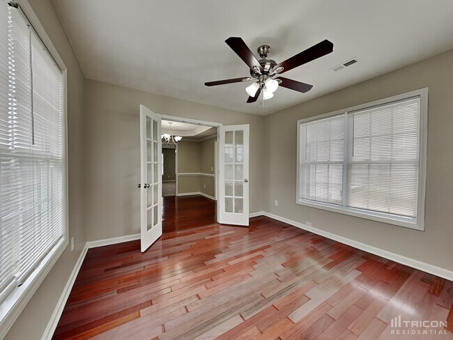 Building Photo - 459 Lenoir Dr