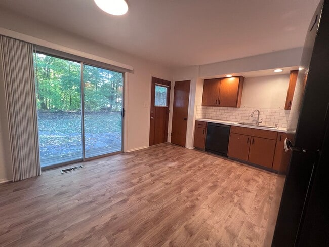 Building Photo - Two Bedroom Duplex SE Side w/ Decorative Fireplace! One Stall in Garage!
