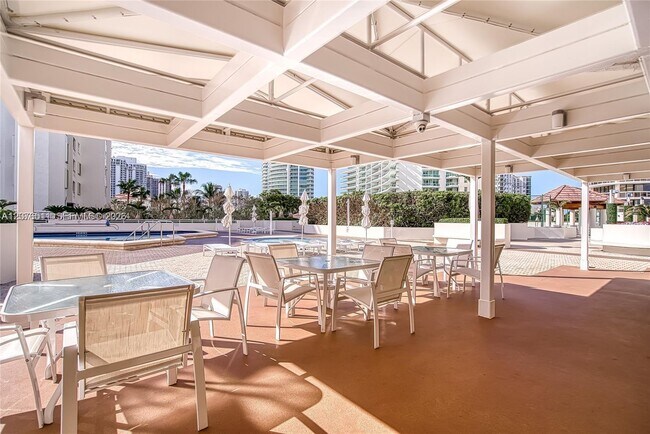 Building Photo - 20185 E Country Club Dr