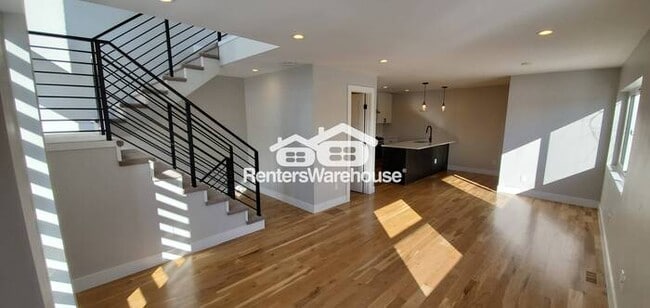 Building Photo - Beautiful 2 bed 2.5 bath Townhome Availabl...