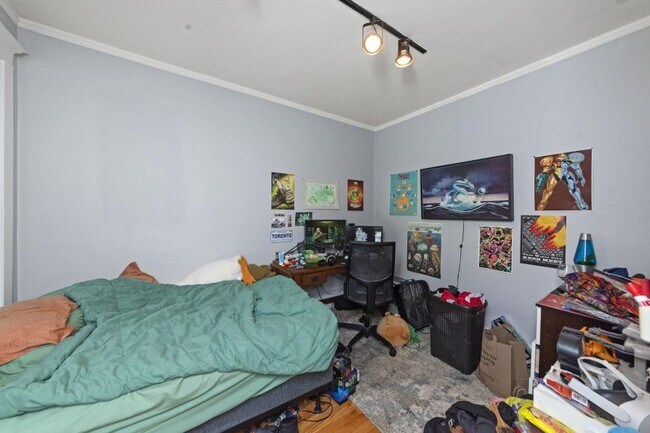 Building Photo - 3 bedroom in Chicago IL 60613