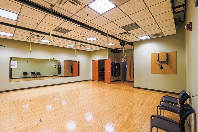 Building Photo - 675 S President St