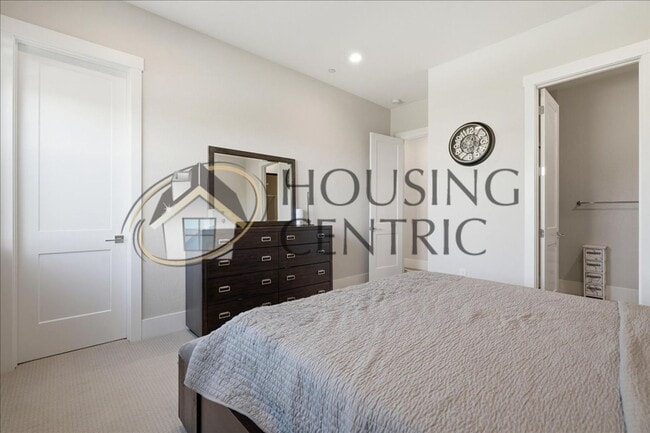 Building Photo - Unparalleled Executive Luxury Rental Home in Gated Community