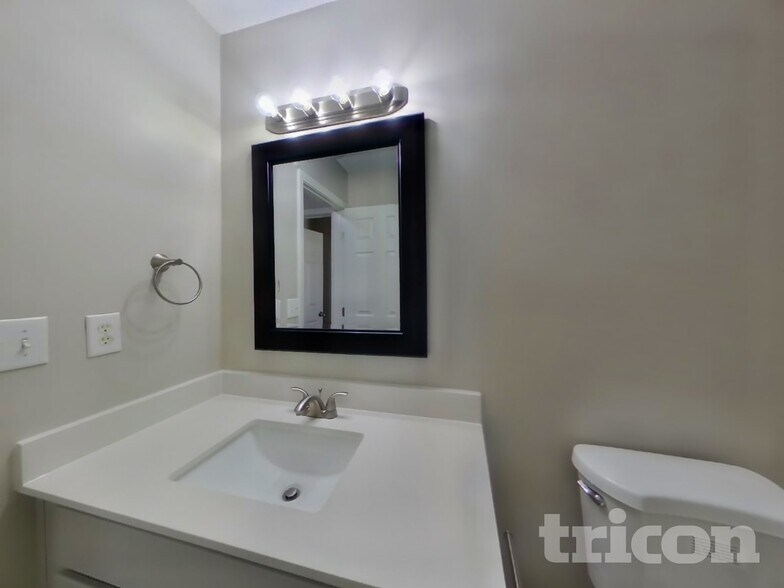 Building Photo - 7906 Kingston Dr