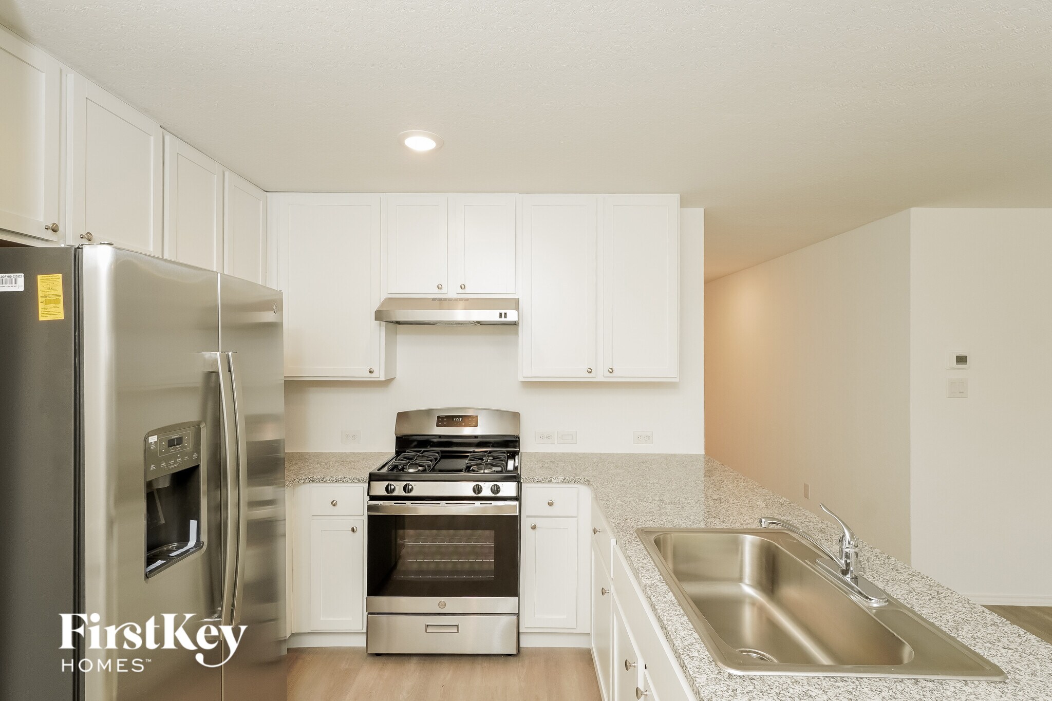 Building Photo - 10723 Vinateros Dr