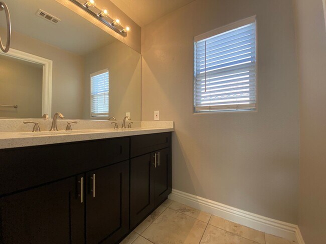 Building Photo - Beautiful 4-Bedroom Home with Den in Mountain’s Edge