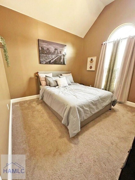 Building Photo - 1102 Sara Ln