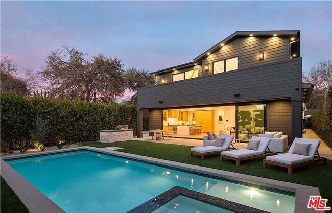 Building Photo - 4453 Gentry Ave