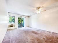 Building Photo - Gardens at Launani! Pet Friendly with A/C!