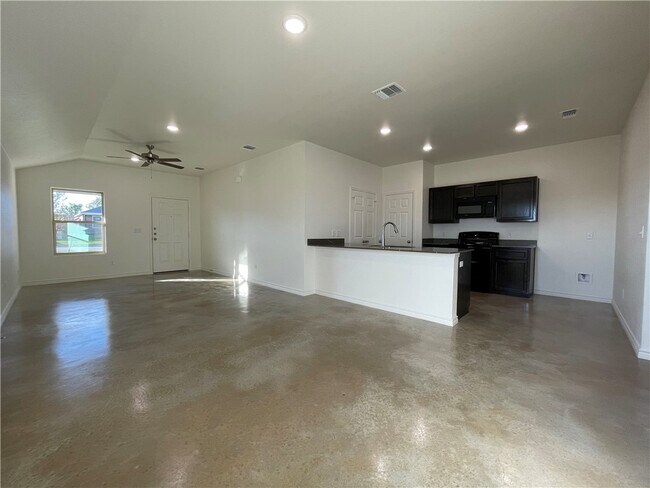 Building Photo - 2404 Duntov Dr