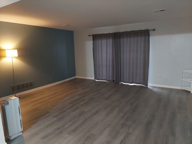 Building Photo - 2728 W 87th St