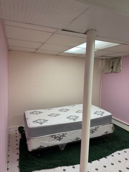 Building Photo - 976 Jerusalem Ave