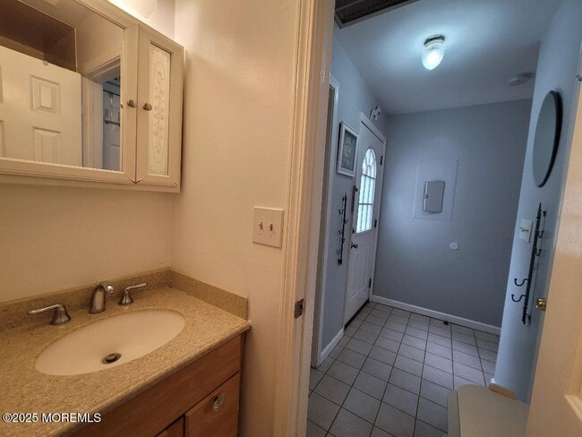 Building Photo - 602 Central Ave