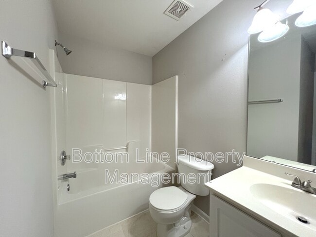 Building Photo - 10814 Princeton Village Dr