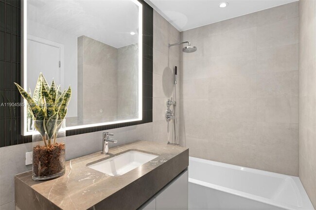 Building Photo - 500 Alton Rd