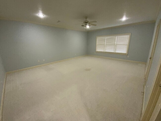 Building Photo - 123 Courts Ln