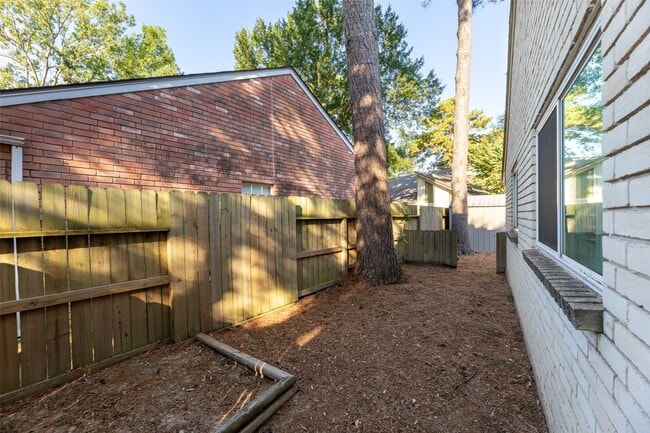 Building Photo - 9418 Wandsworth Dr