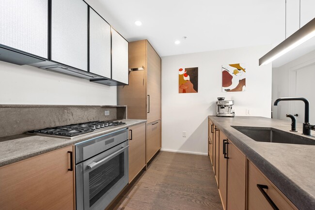 Building Photo - 1425 Hudson St