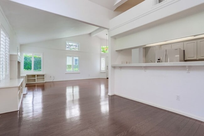 Building Photo - 3 bed, 2 bath Single Family Home in North ...