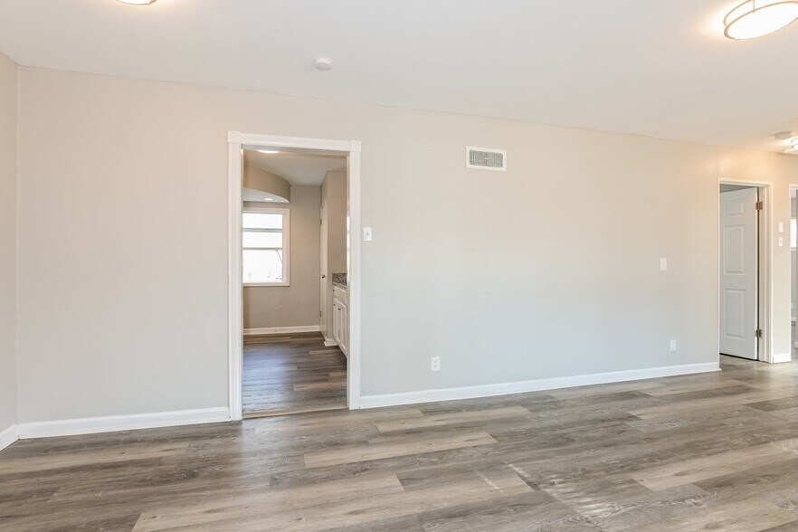 Building Photo - 1657 Mowbry Ln